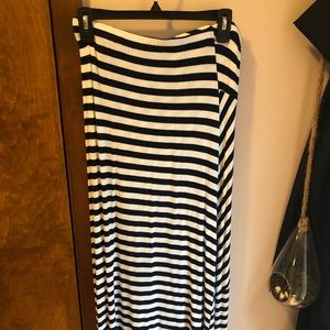 Stripped navy and white comfortable maxi skirt